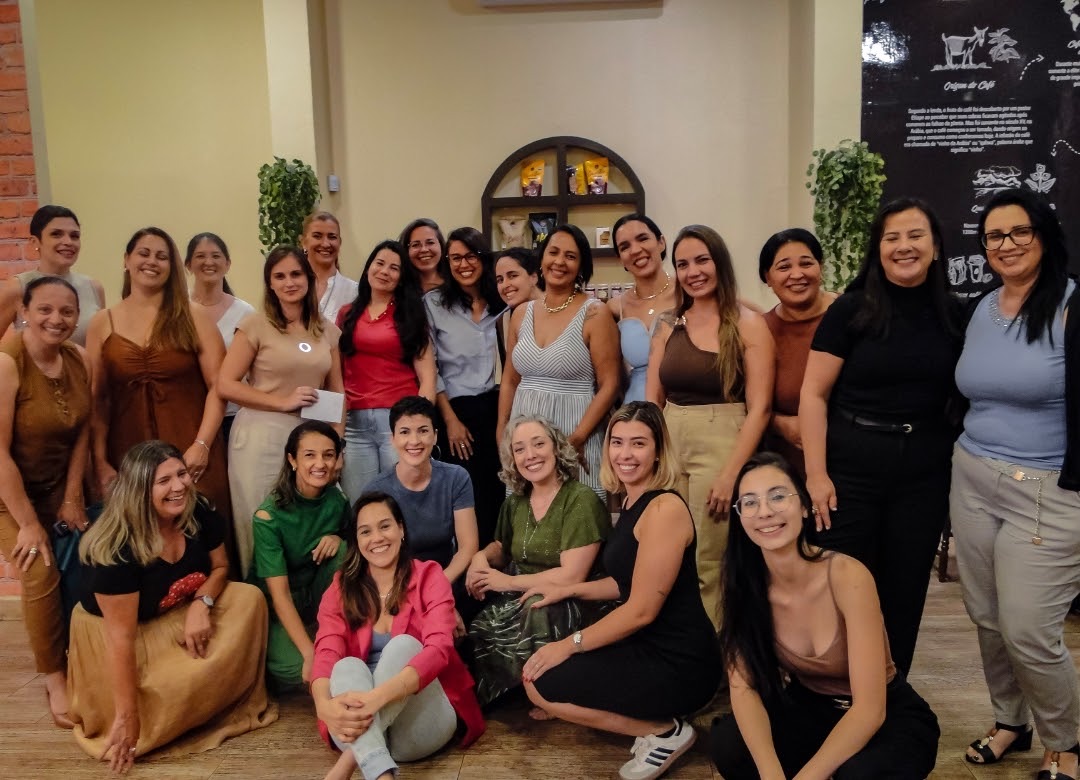 Turma da comunidade Mulher Empreende reunida